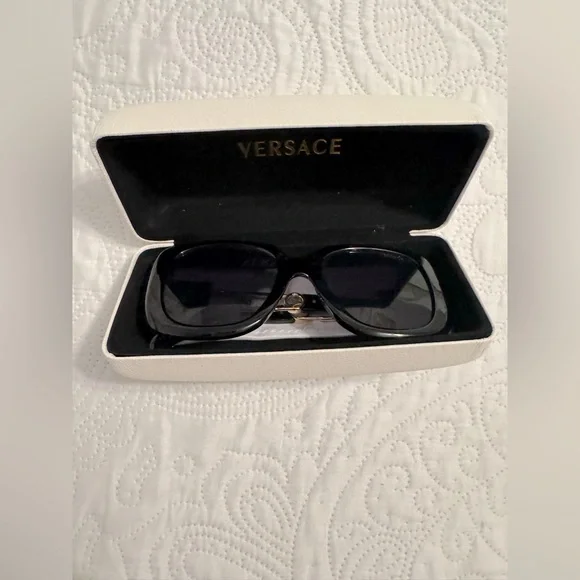 Versace sunglasses - Picture 2 of 4